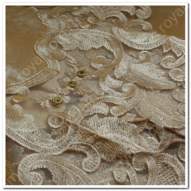 Скатерть бархатная с кружевом  р.180x360  №6206
